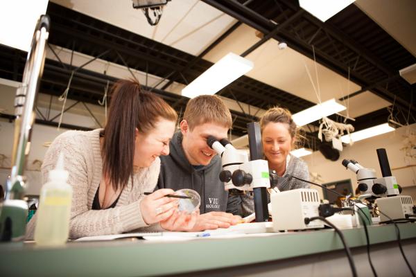 Students of the Bachelor of Arts, Major and Minor in Biology working with a microscope