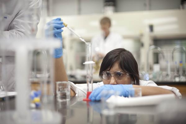 A Chemistry Major student of the BSc Chemistry program in the research lab of the chemistry department