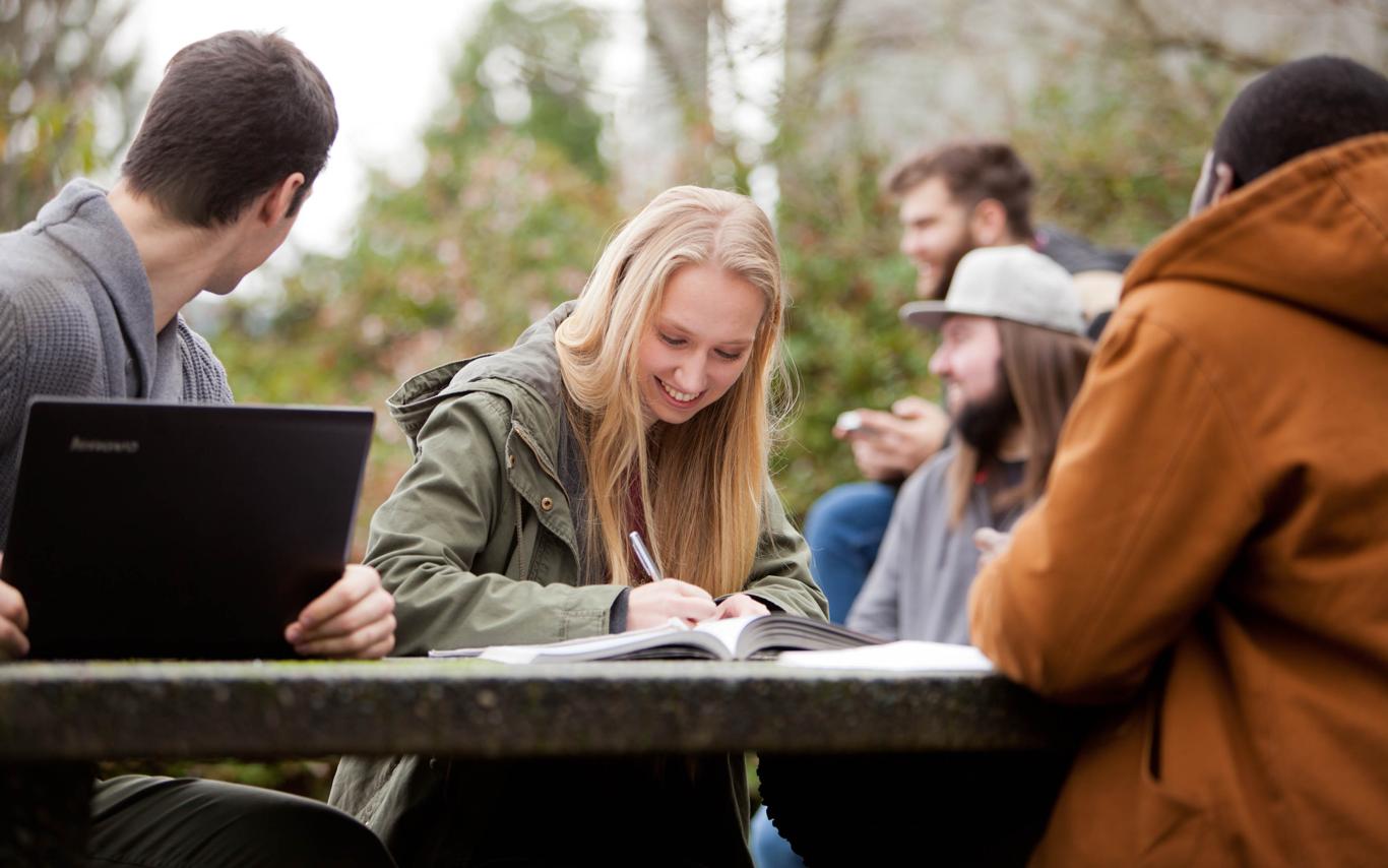 VIU’s BBA Degree students studying outside