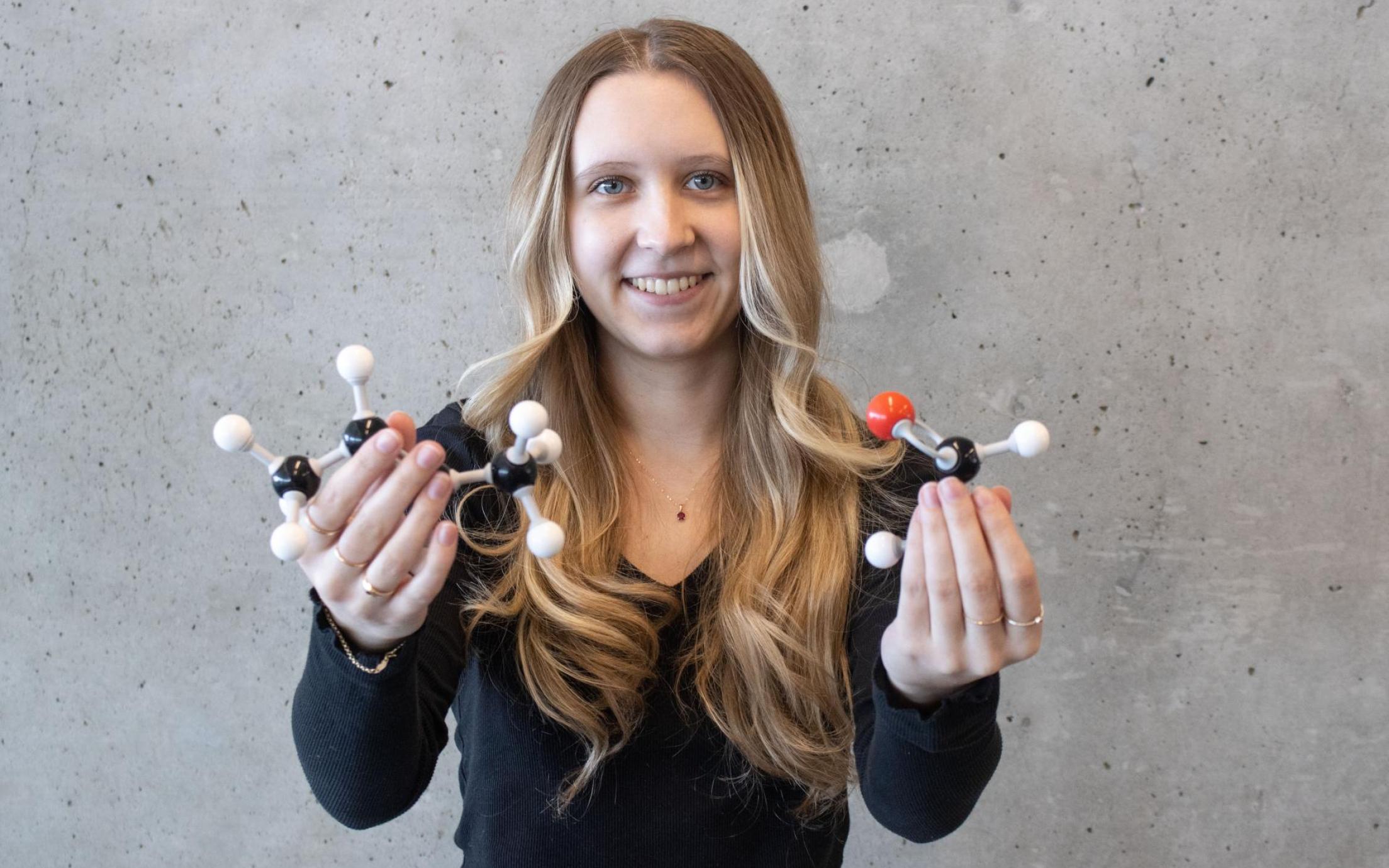 Savannah Mercer holds up DNA models